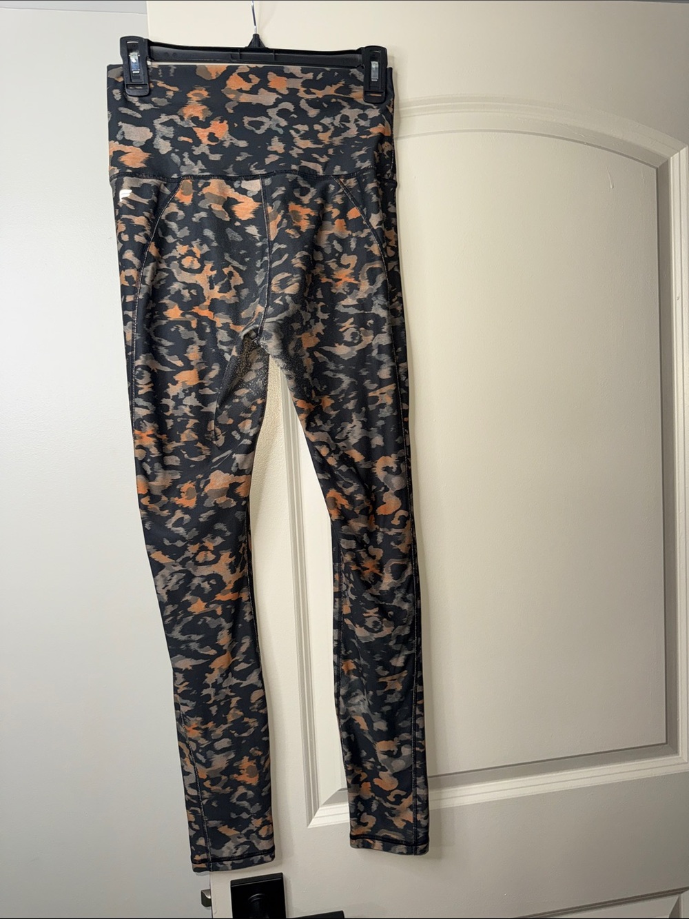 Fabletics High-Waisted Leopard Print Full-Length Leggings | Size Medium